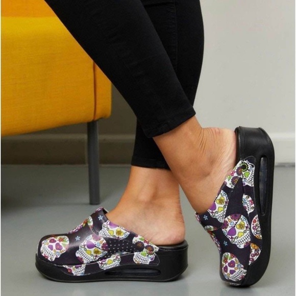 TERLIK SABO • Skull Flower Leather Clog Slippers - Picture 2 of 7